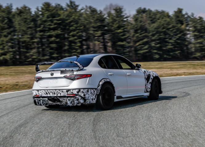 ȫ500̨/½йŷϯִйײGiulia GTA